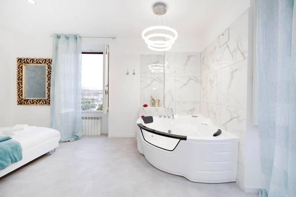White Panoramic Jacuzzi Trastevere - Collection * Rome