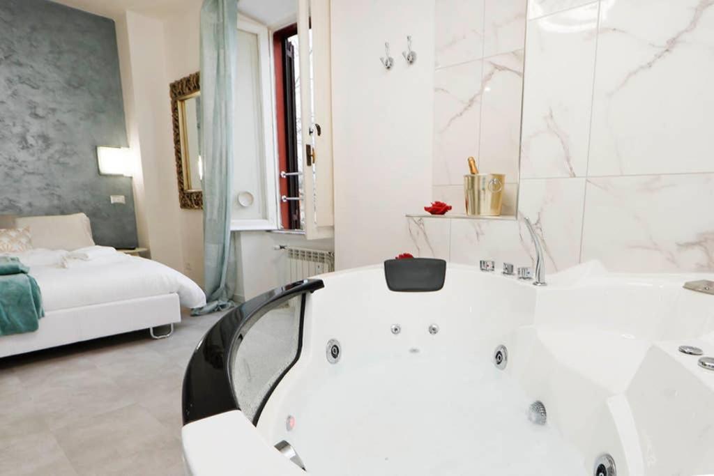 White Panoramic Jacuzzi Trastevere - Collection Apartamento Roma